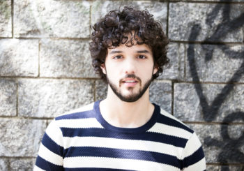 Davi Tápias retorna aos palcos como protagonista de ‘Lembro Todo Dia de Você’