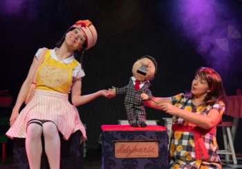 O INFANTIL AURORA E O TEMPO, INSPIRADO  PELO LIVRO TEMPO DE VOO, DE BARTOLOMEU CAMPOS DE QUEIRÓS, FAZ APRESENTAÇÕES NA SEDE DA PRÓXIMA COMPANHIA