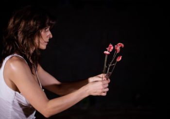 “AUTO EUS – A DITADURA DA APROVAÇÃO SOCIAL” ESTREIA NO TEATRO POEIRA EM 6 DE FEVEREIRO