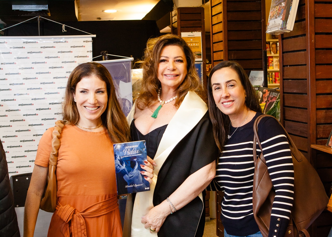 Kristhel Byancco lança livro de autoajuda em livraria do Rio de Janeiro