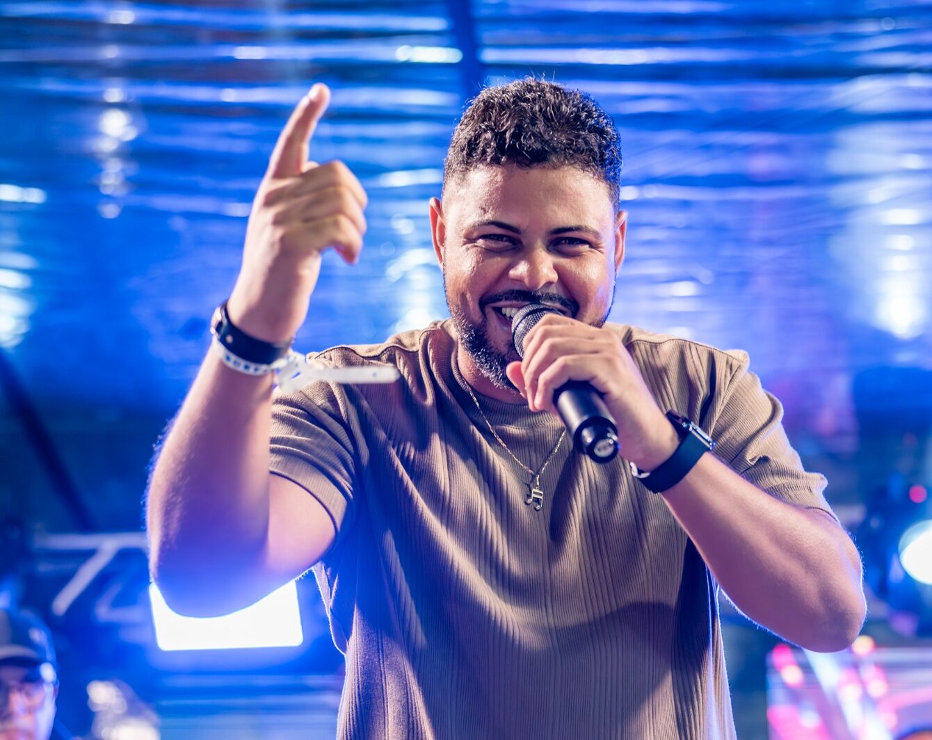 FORRÓ DO REI TRANSFORMA O RIO VERMELHO EM TEMPLO DO ARRASTA-PÉ COM VITOR FORROZEIRO ENTRE AS ATRAÇÕES