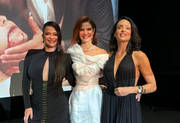Atriz Fernanda Arraes celebra pré-estreia do longa “Eu Sou a Lei” ao lado de Oscar Magrini