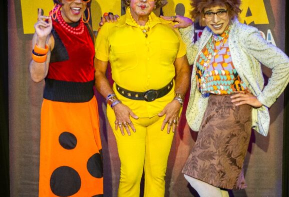 A CIA BAIANA DE PATIFARIA  se despede de  FANTA & PANDORA, UMA FOLIA EM CENA  2 ÚLTIMAS APRESENTAÇÕES DA TEMPORADA NA PITUBA  DIAS 16 E 23 DE MAIO, SÁBADOS ÀS 19H, NO TEATRO MÓDULO!  Vem aí A VIDA É UM CABARÉ!