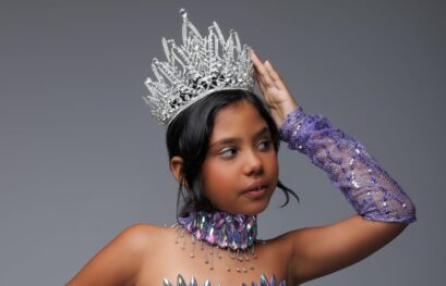 Aos 8 anos, Bella Passos vem construindo uma trajetória que vai muito além das passarelas de concursos de beleza